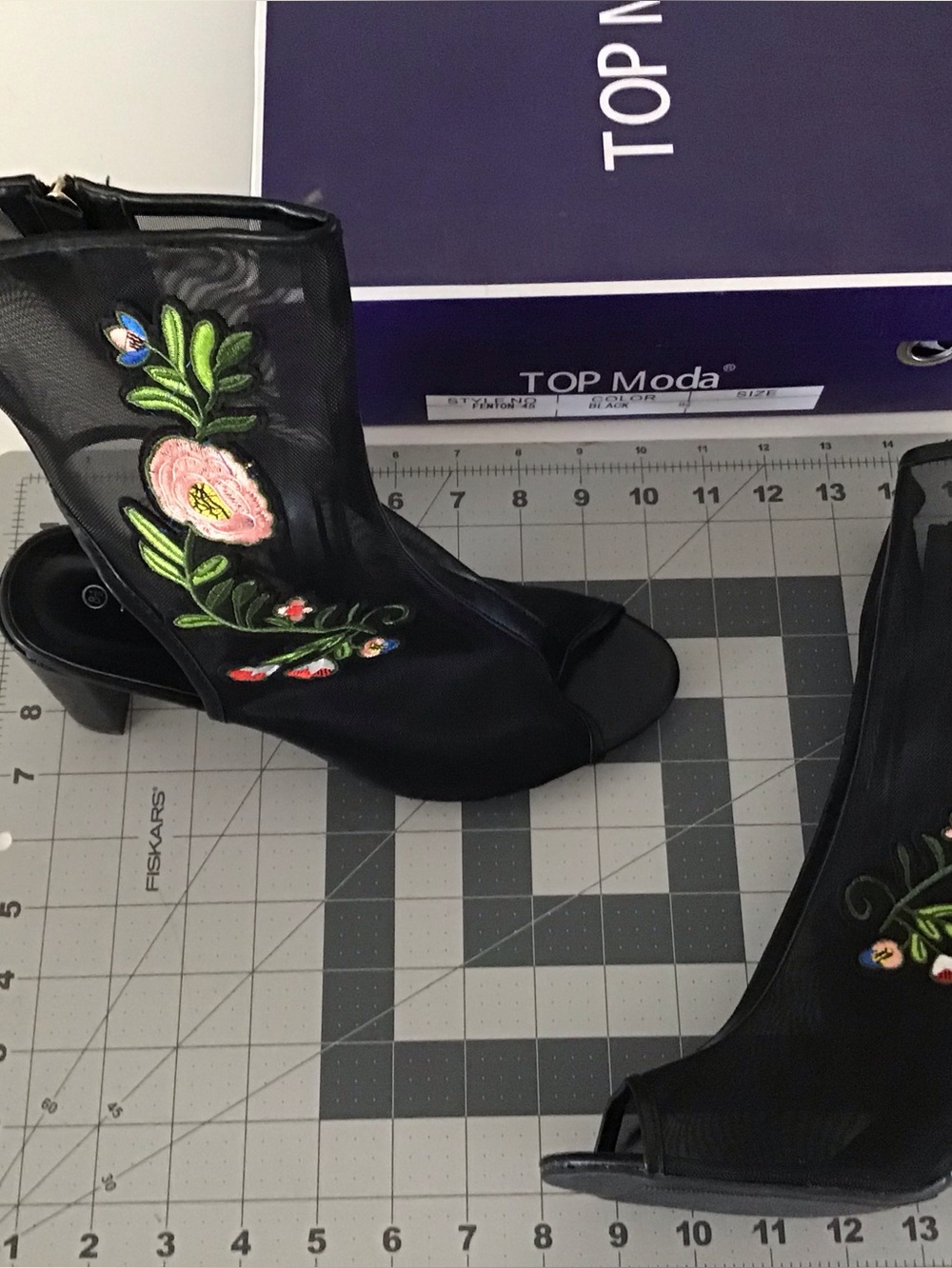 Top Moda Fenton 45 open toe/heel black mesh with embroidered flowers 8.5 NIB